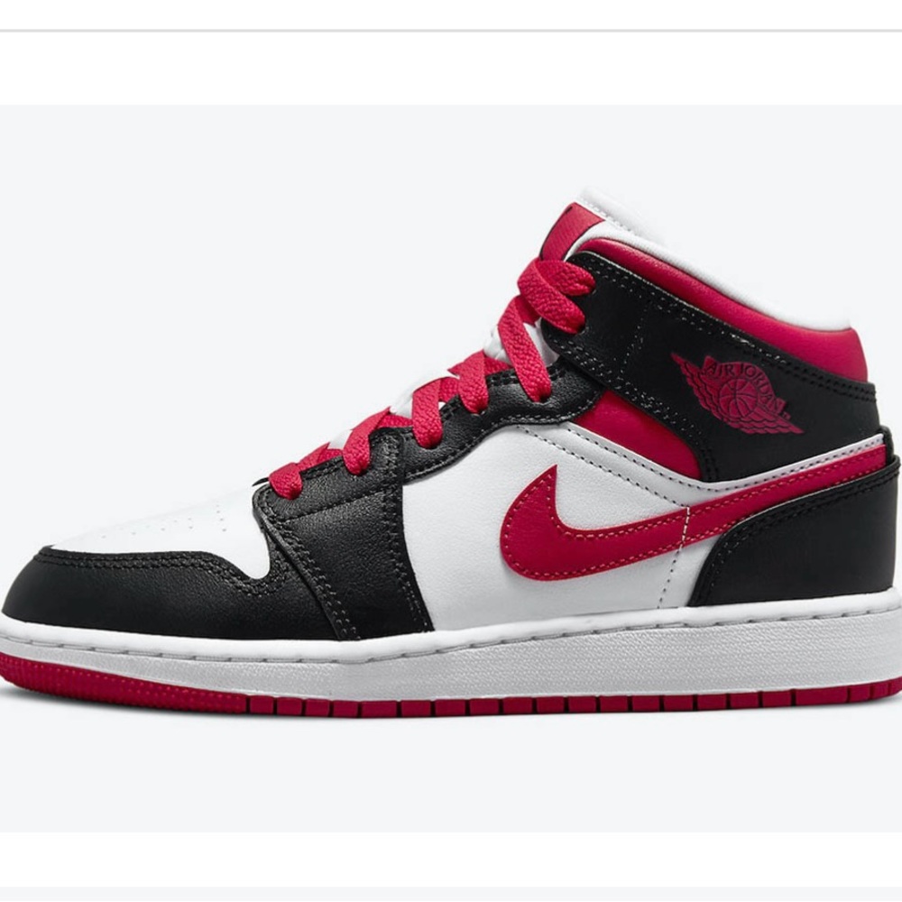 Air Jordan 1 Mid youth size 1.5 black & white with reddish pink laces